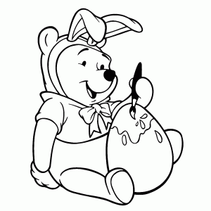 Pooh paints an Easter egg