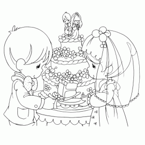 Bruidspaar snijdt de taart aan